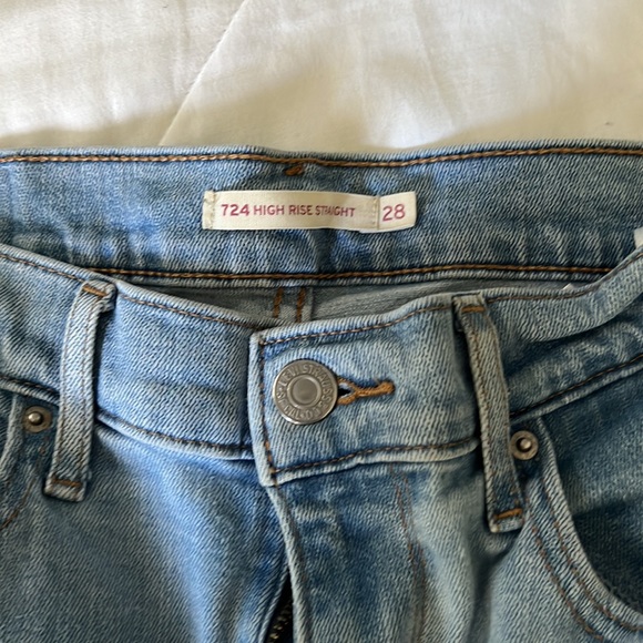 Straight leg distressed Levi 724 jeans, high rise!! - Picture 3 of 4